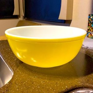 Vintage 4 qt Pyrex bowl